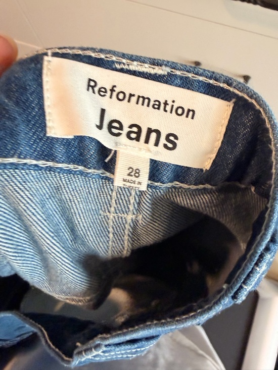 Reformation Sunny Denim Jeans in the Skater Baggy High Rise Straight. 28 - Picture 4 of 4